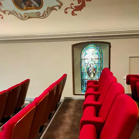 Abbaye Des Capucins & 4*