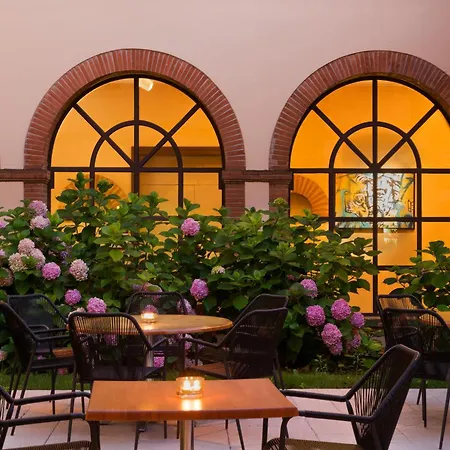 Abbaye Des Capucins & فندق